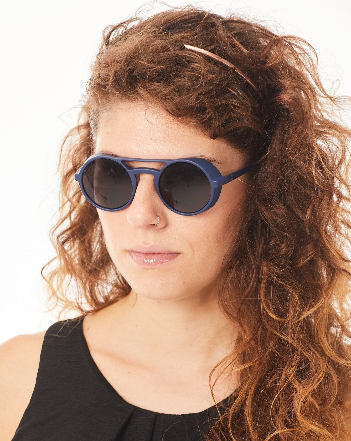 Aptica Polar Panto Cygnus Sunglasses Unisex Polarised Sun Lens Female Model
