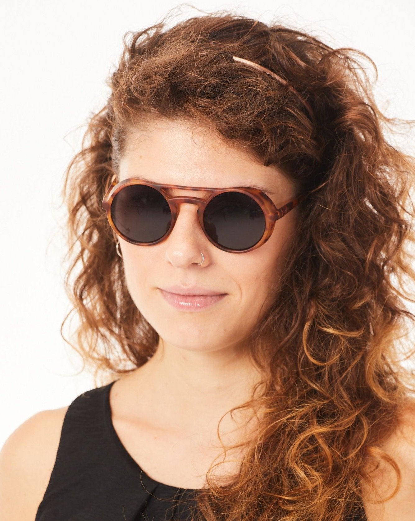 Aptica Polar Panto Major Sunglasses Unisex Polarised Sun Lens Female Model