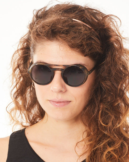 Aptica Polar Panto Minor Sunglasses Unisex Polarised Sun Lens Female Model