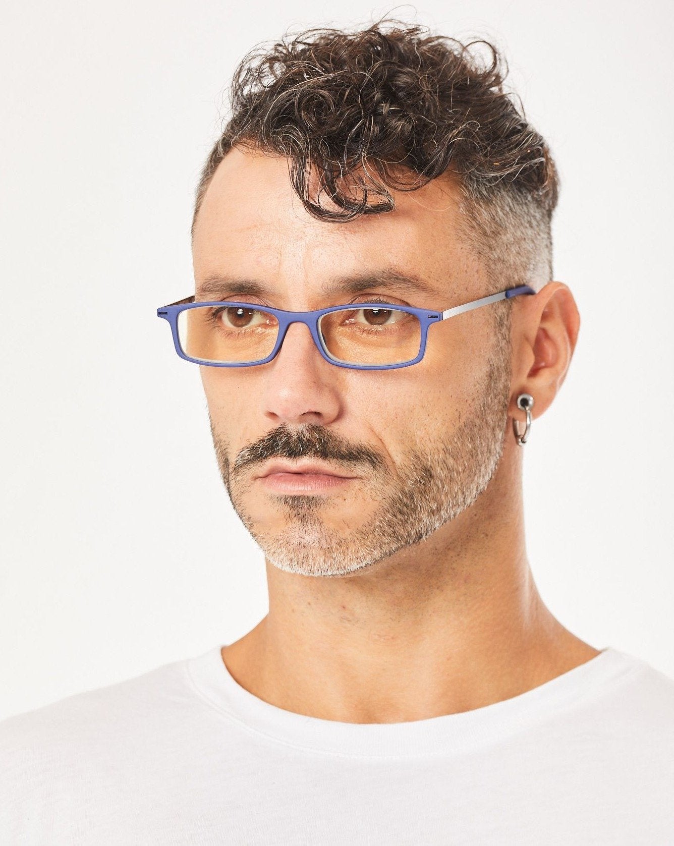 Aptica Smart Travel Gnu Ready Reading Glasses Unisex Blue Light Filter Male Model
